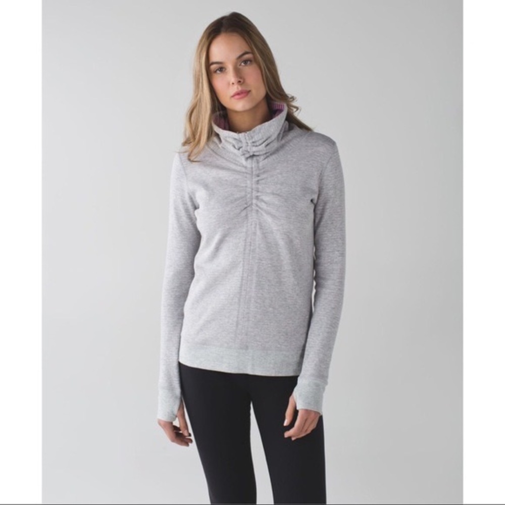 lululemon - reversible stripe in a clinch pullover
